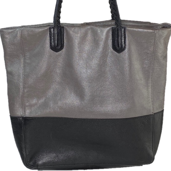 Cynthia Rowley Large Leather Pocket Shoulder Bag - Picture 1 of 11